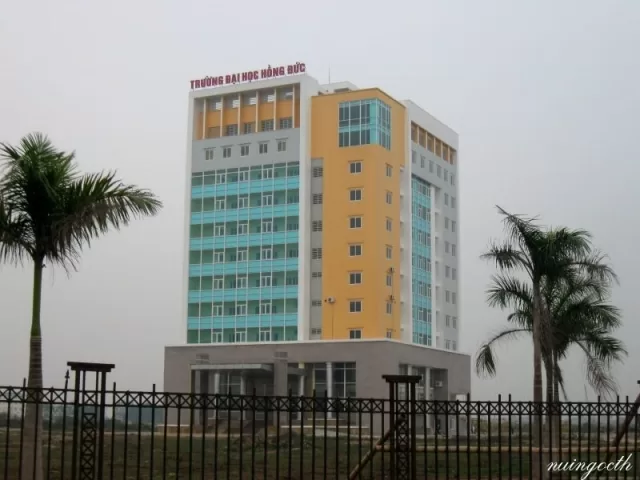 Giảng đường Đại học Hồng Đức – Thanh Hóa